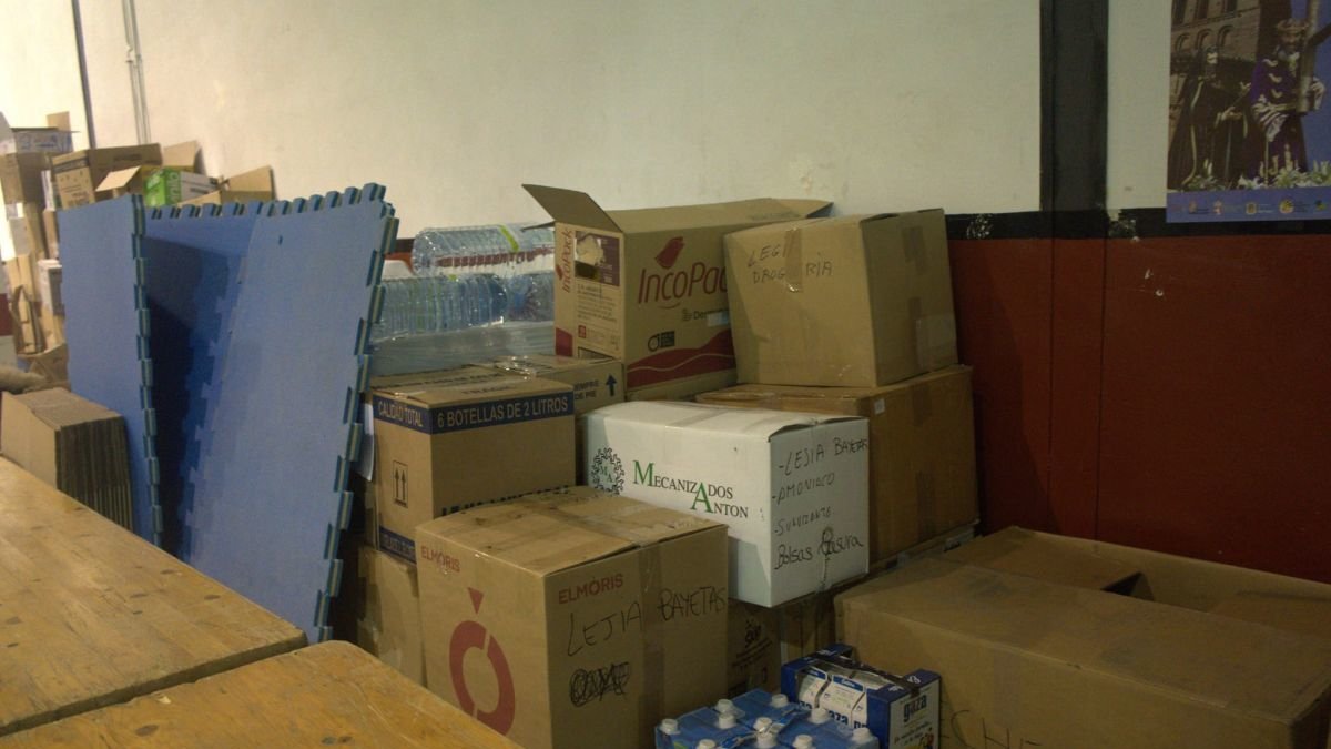 El material aguarda a ser enviado en el pabellón. dl