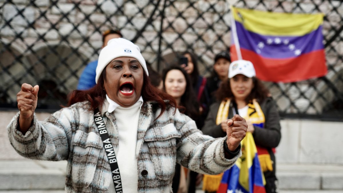Celebración en León de una concentración de protesta en contra de la toma de posesión de Nicolás Maduro como presidente de Venezuela.