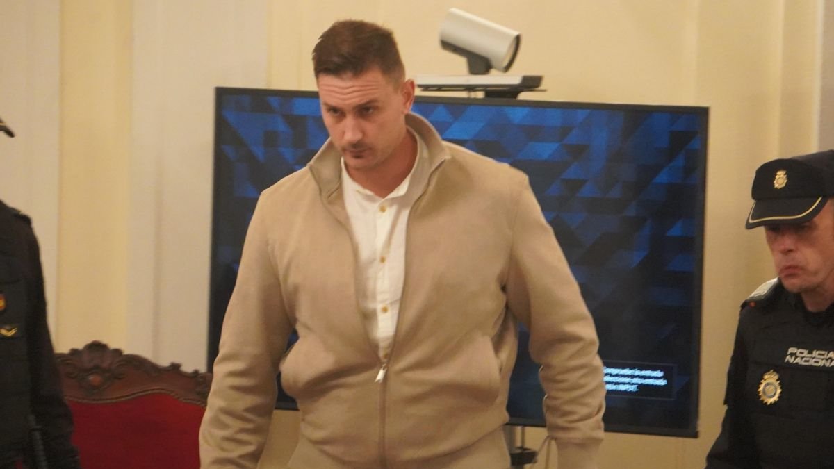 El condenado, al término de la última sesión del juicio. fERNANDO OTERO