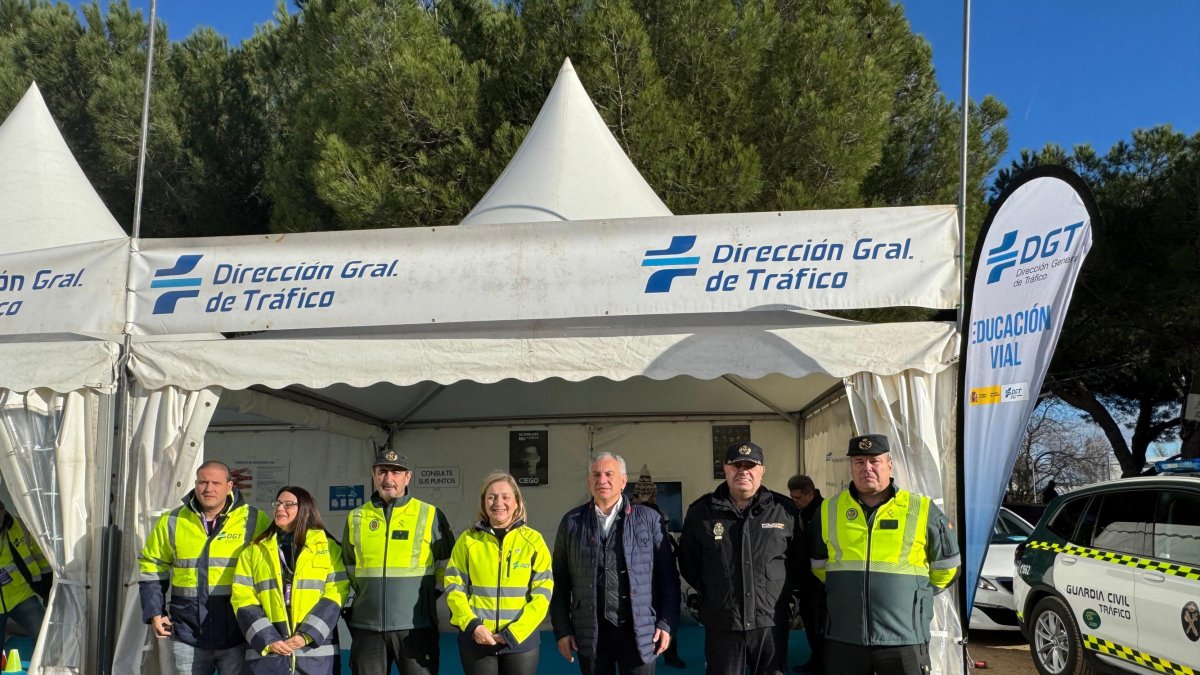 El delegado del Gobierno en Castilla y León, Nicanor Sen, visita la concentración motera 'Pingüinos 2025'