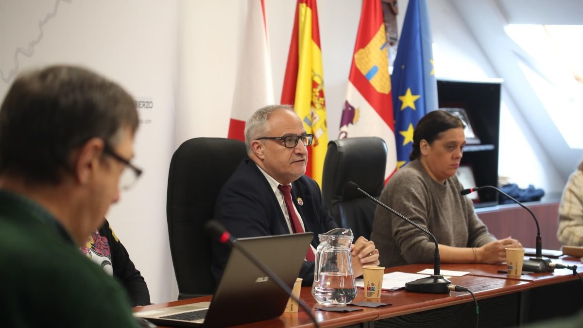 Olegario Ramón y Susana Folla, en el pleno de octubre. ANA F. BARREDO