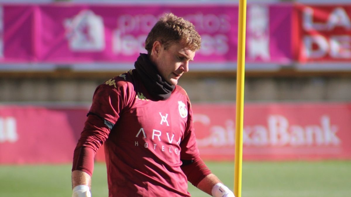 Bañuz, en uno de los entrenamientos de esta semana para preparar el duelo ante el Lugo. cydl