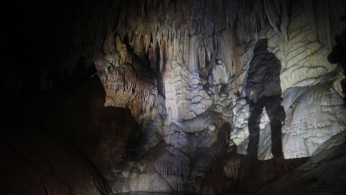 La sima de las perlas, en la cueva de Valporquero.