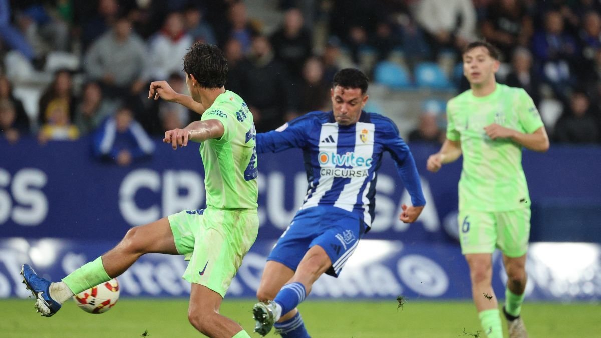 Deportiva y Barça Atlètic empataron a un gol en el partido de la 1ª vuelta en El Toralín. L. DE LA MATA