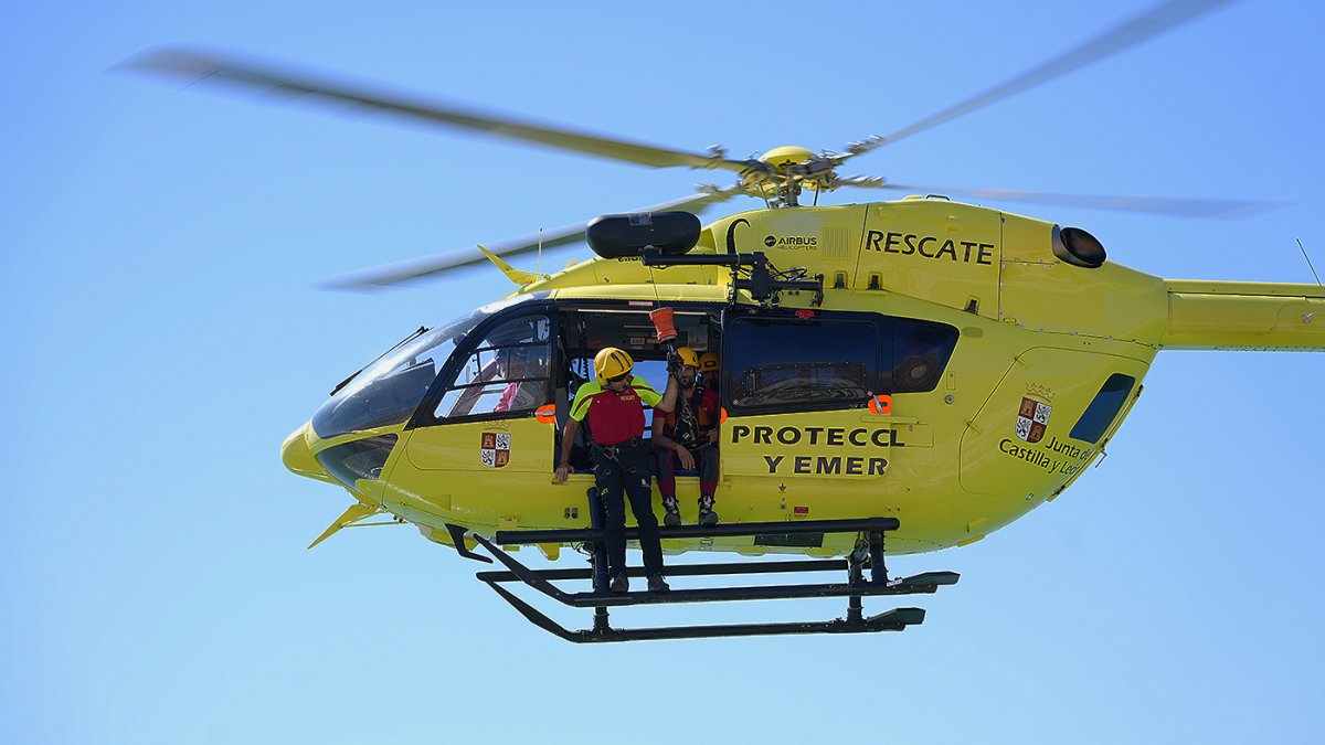 Un helicóptero del servicio de emergencias.