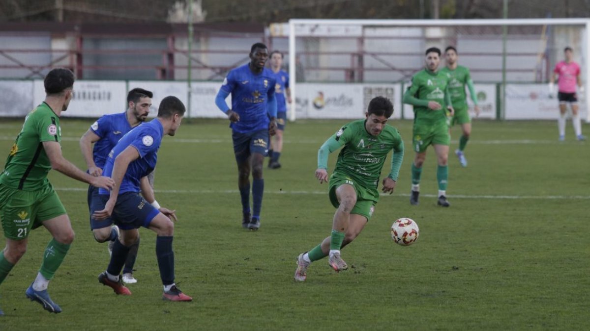 El equipo maragato necesita volver a la senda de las victorias ante su afición. ángelopez