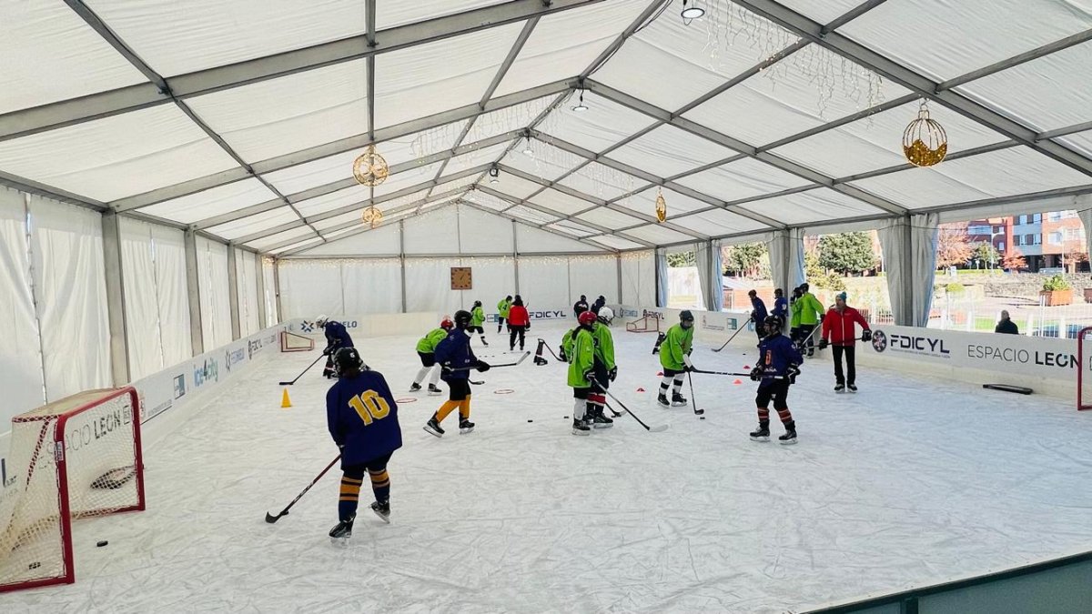 Acto de clausura de la pista de hielo de Espacio León.