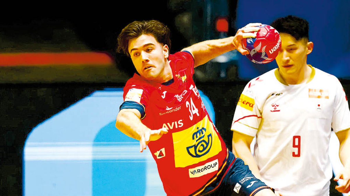 España superó con contundecia a la selección de Japón con un Carlos Álvarez sobresaliente.