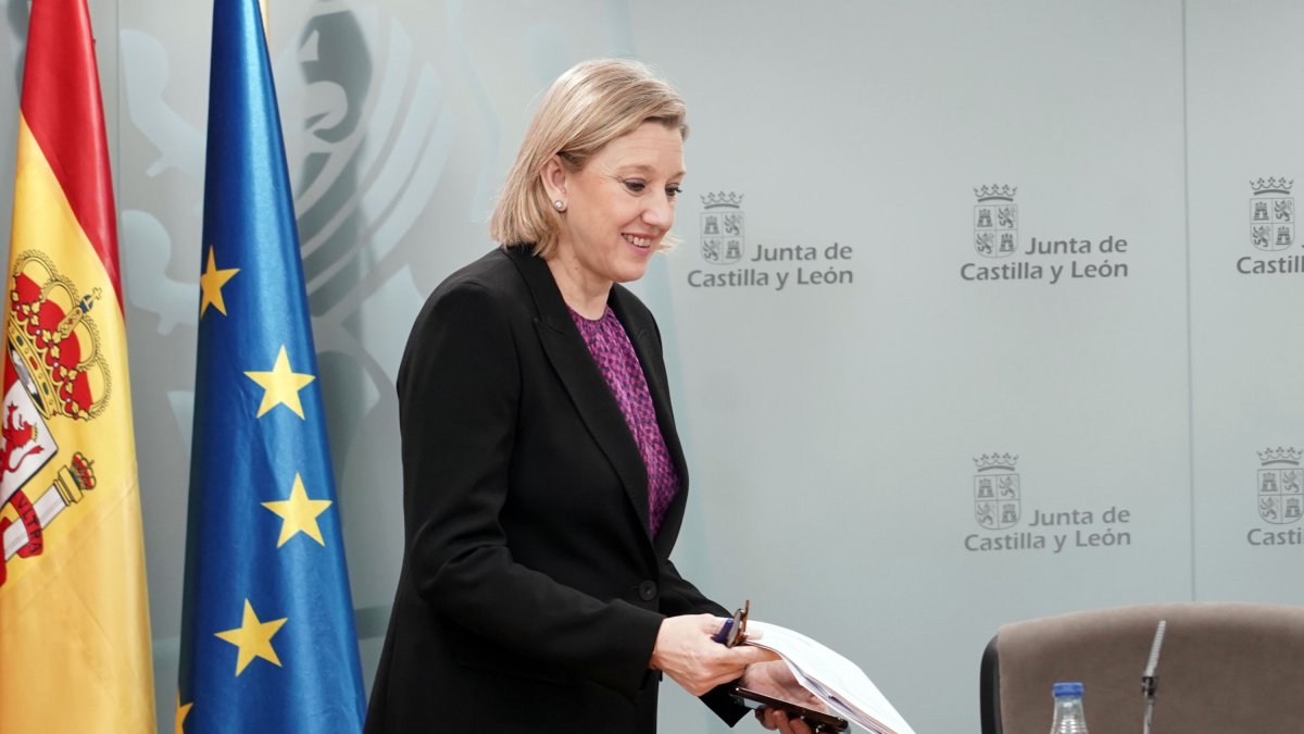 La vicepresidenta de la Junta y consejera de Familia e Igualdad de Oportunidades, Isabel Blanco, comparece en rueda de prensa posterior al Consejo de Gobierno.