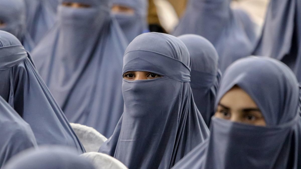 Imagen de niñas afganas con todo el cuerpo tapado. SAMIULLAH POPALrma