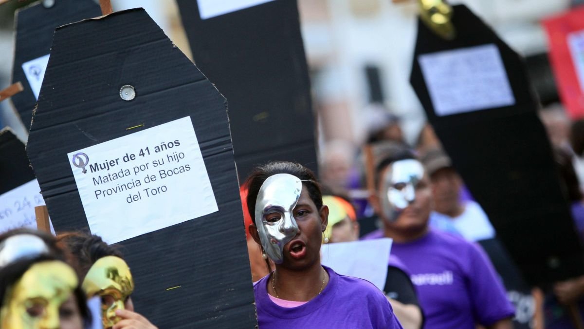 Mujeres en una protesta por las víctimas mortales de violencia de genero. Alejandro Bolívar