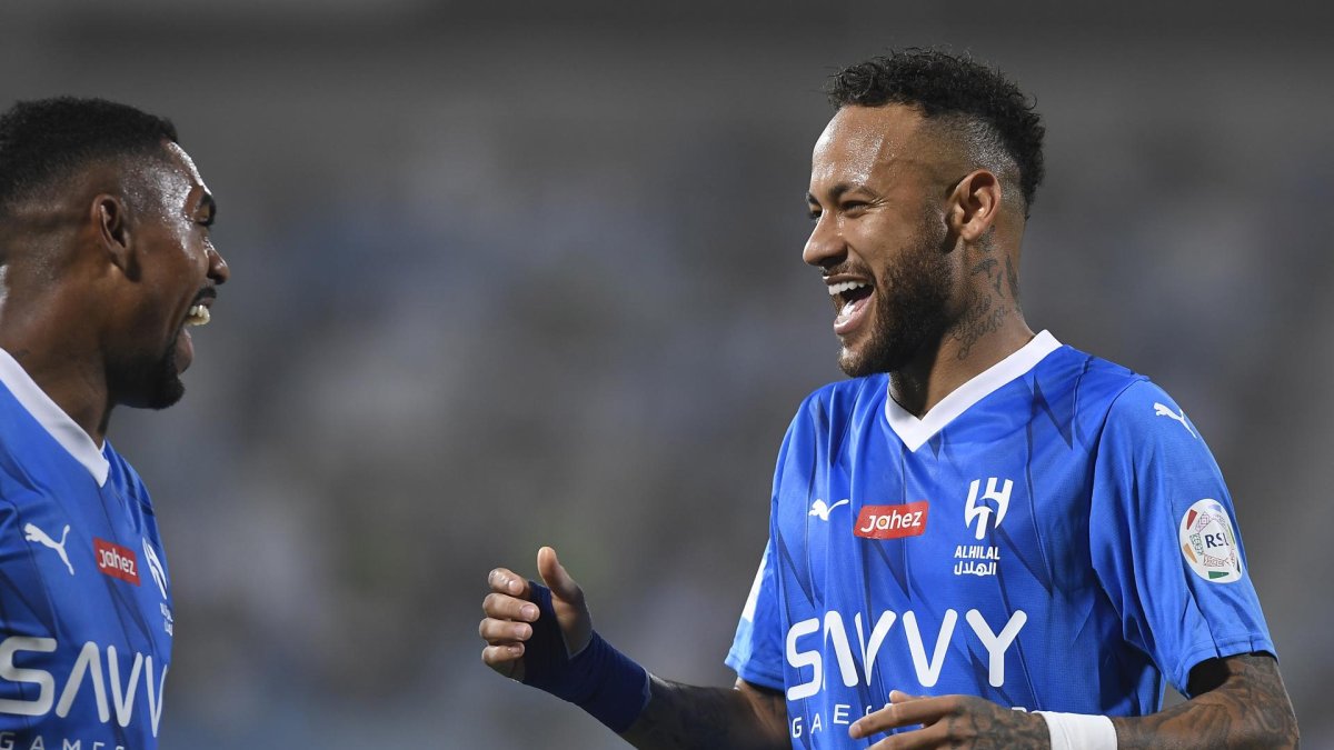 El jugador del Al Hilal Neymar durante un partido de la Liga Saudí entre Al Hilal y Al Riyadh en el Estadio Príncipe Faisal bin Fahd en Riad, Arabia Saudita. EFE/EPA/STRINGER