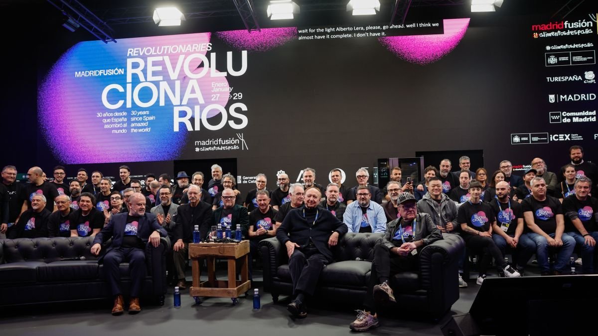 Foto de familia de los ochenta chef más importantes de los años 90 en España. Chema Moya