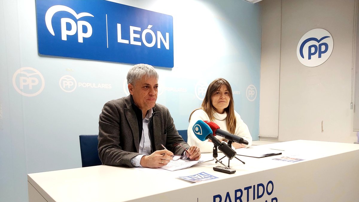 Eduadro Diego y Beatriz Cohelo, ayer.