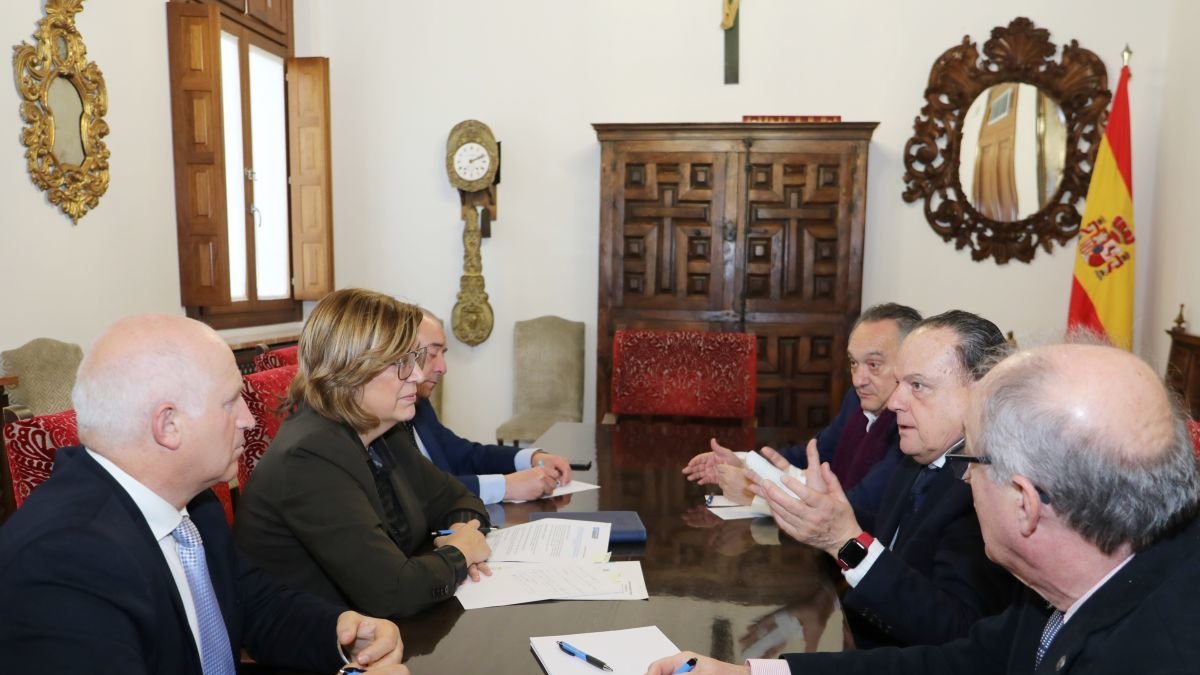 Un momento del Pleno del Consejo de Cuentas celebrado ayer en la Diputación de Palencia. BRÁGIMO