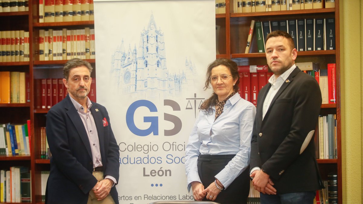 Leonardo Olivares, Rosalía Jarrín y Manuel Murias, Junta de Gobierno del colegio profesional