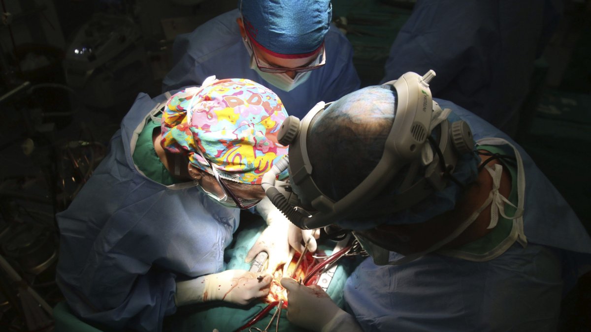 Una intervención quirúrgica de corazón tras un infarto.