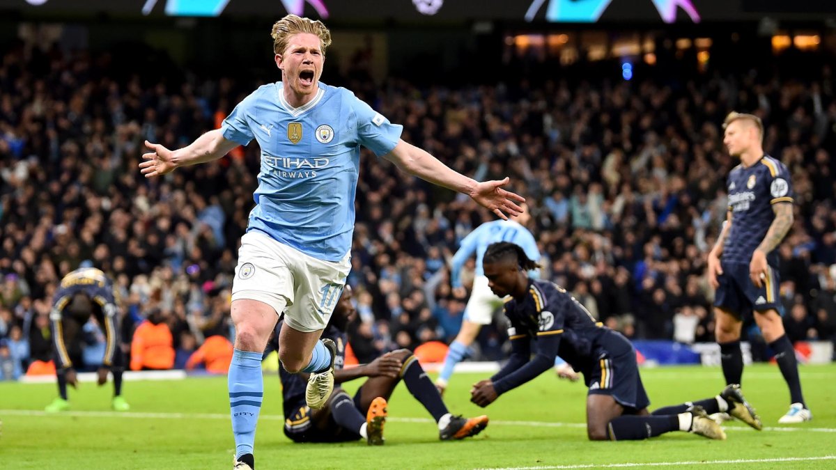 El centrocampista belga del Manchester City, Kevin de Bruyne en un partido contra el Madrid.. El enfrentamiento se podría volver a repetir en la eliminatoria de acceso a octavos de final de esta Champions. EFE/EPA/PETER POWELL