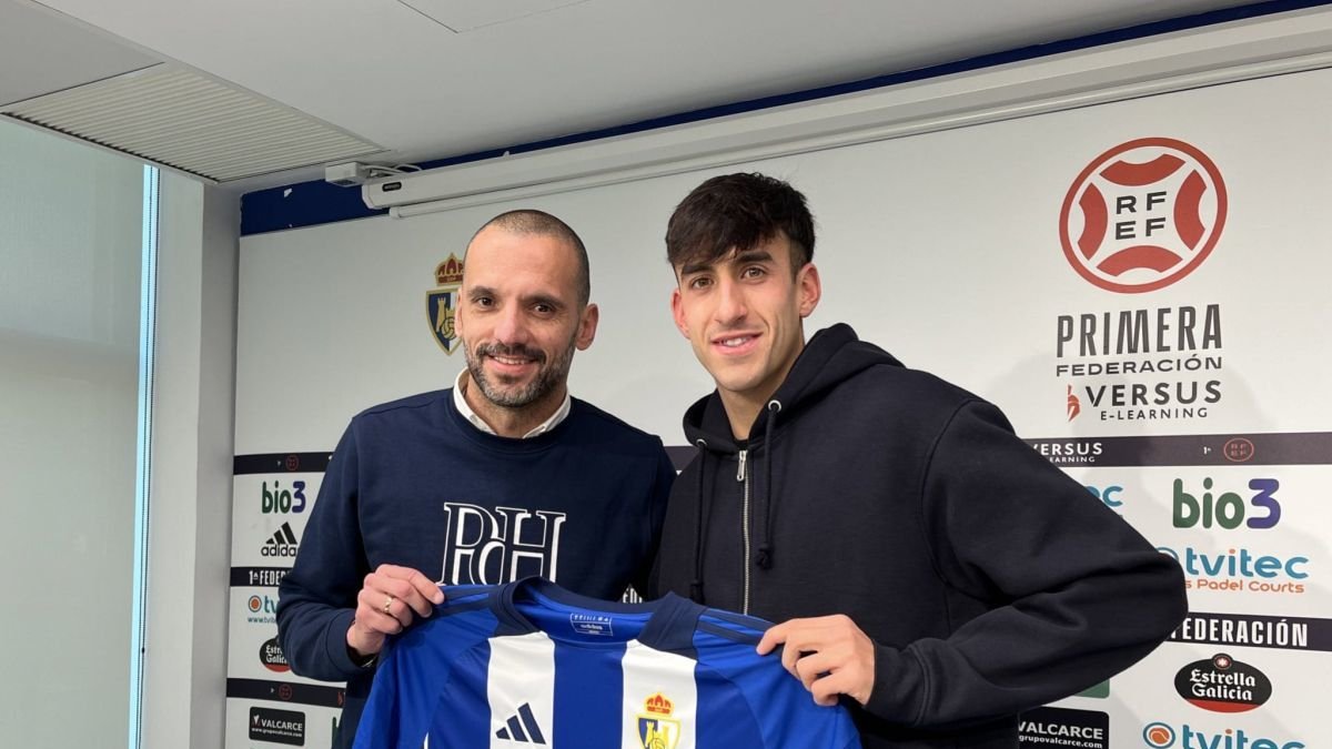Yuri presenta a Pau Ferrer como nuevo jugador blanquiazul. SD PONFERRADINA