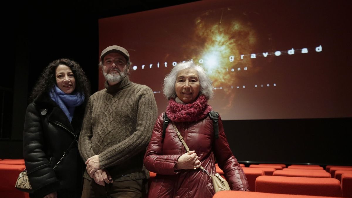 Alisa Marinas y del Teresa Olmo, junto a Nacho Chueca. Fernando Otero