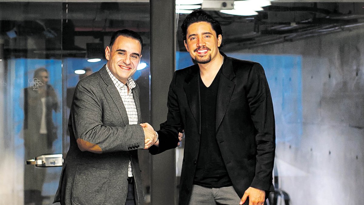 José Miguel González con Álex Fernández, uno de los artistas cuya carrera relanzará al frente de la dirección general de DBM Music