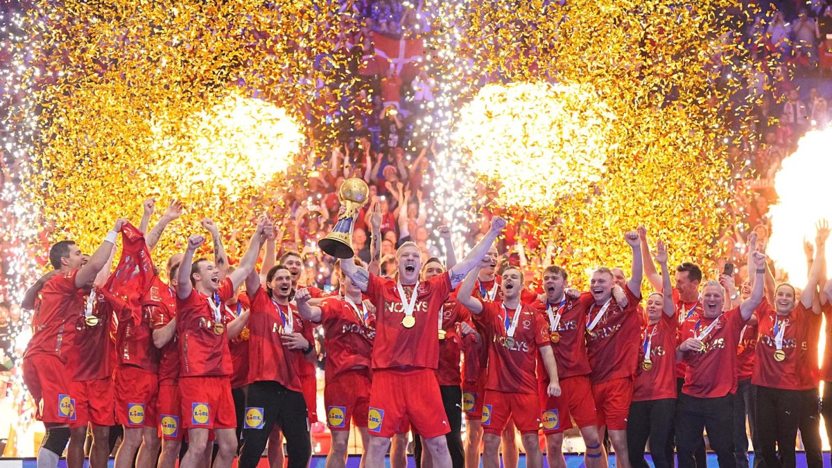 Dinamarca celebra el título tras la final del campeonato del mundo de balonmano disputado en Oslo, Noruega. EFE/EPA/Bo Amstrup