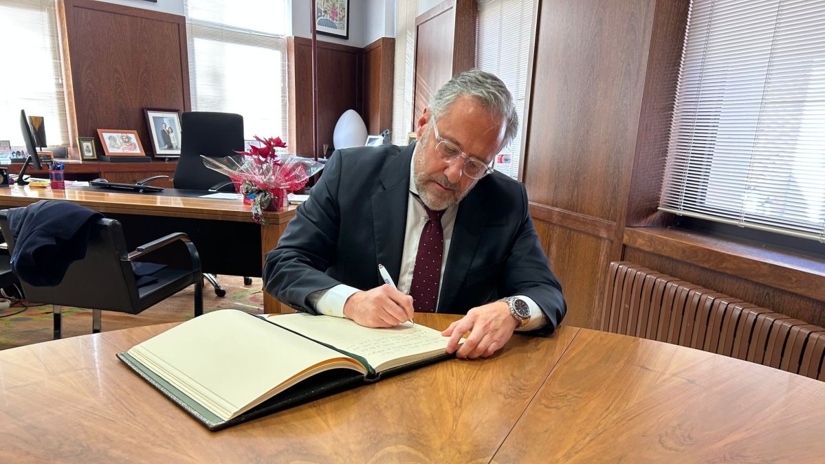 Visita de la Mesa de las Cortes al Ayuntamiento de Astorga.