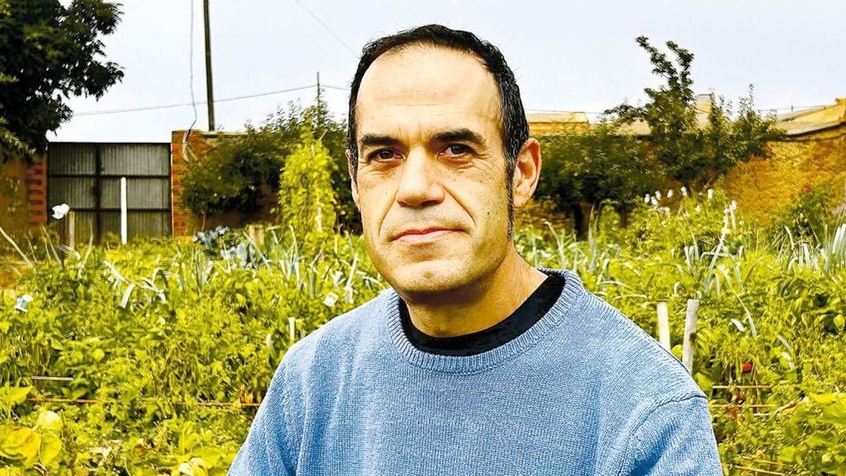 Abel Aparicio, poeta, cartero y narrador. DL