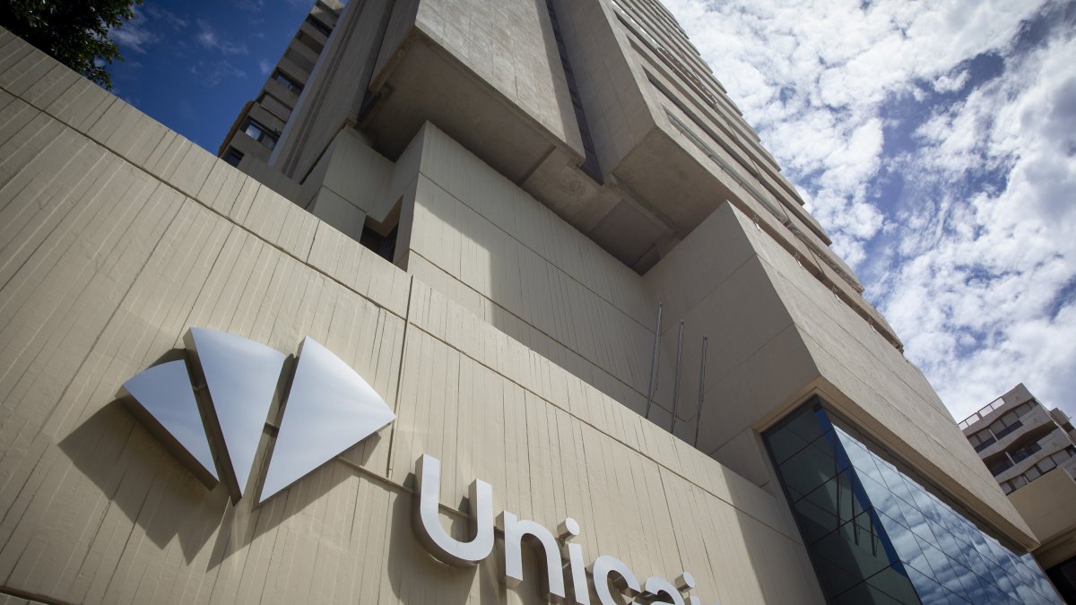 Unicaja banco sube más de un 3% tras duplicar su beneficio en 2024 y ajustar el 'pay-out' al 60%