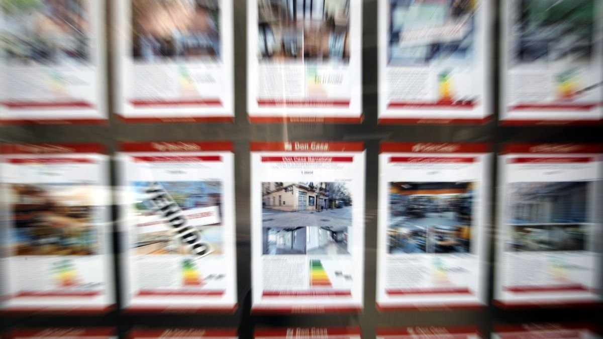 Escaparate de una inmobiliaria. dl