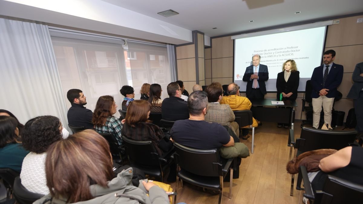 Jornada sobre el Grado de Medicina, en la sede del Colegio de Médicos en Ponferrada. l. de la mata