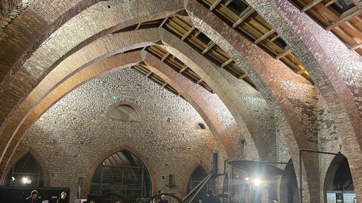 Numeroso público para ver la banda de música de Cistierna en el museo de la minería de Sabero.