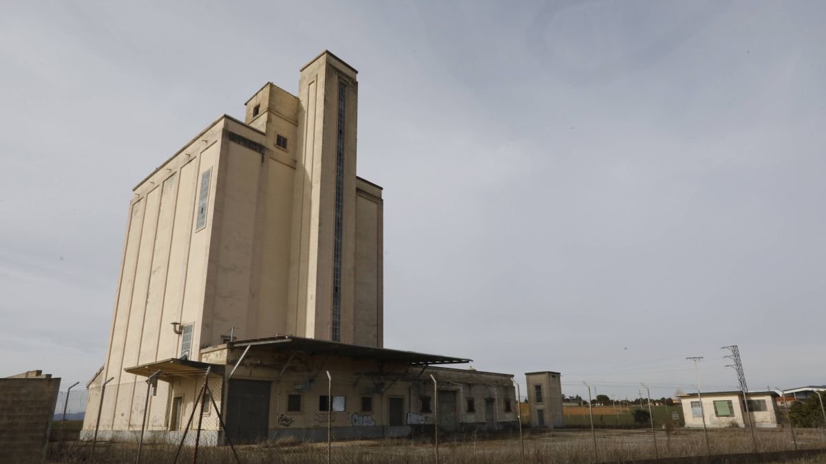 Silo de La Bañeza, en la N-VI