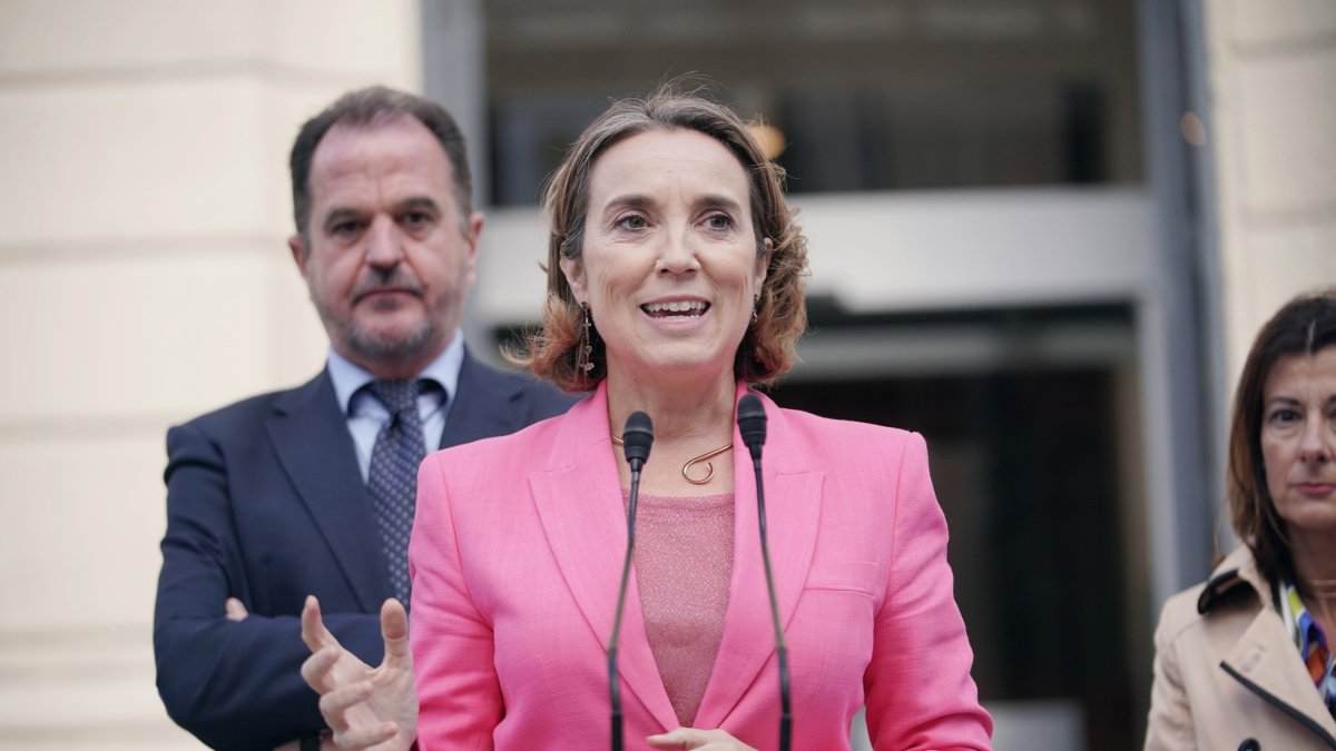 Archivo - La portavoz del PP en el Congreso de los Diputados, Cuca Gamarra, responde a los medios tras una visita al Museo Centro Memorial de las Víctimas del Terrorismo, a 28 de septiembre de 2022, en Vitoria-Gasteiz, Álava (Euskadi).