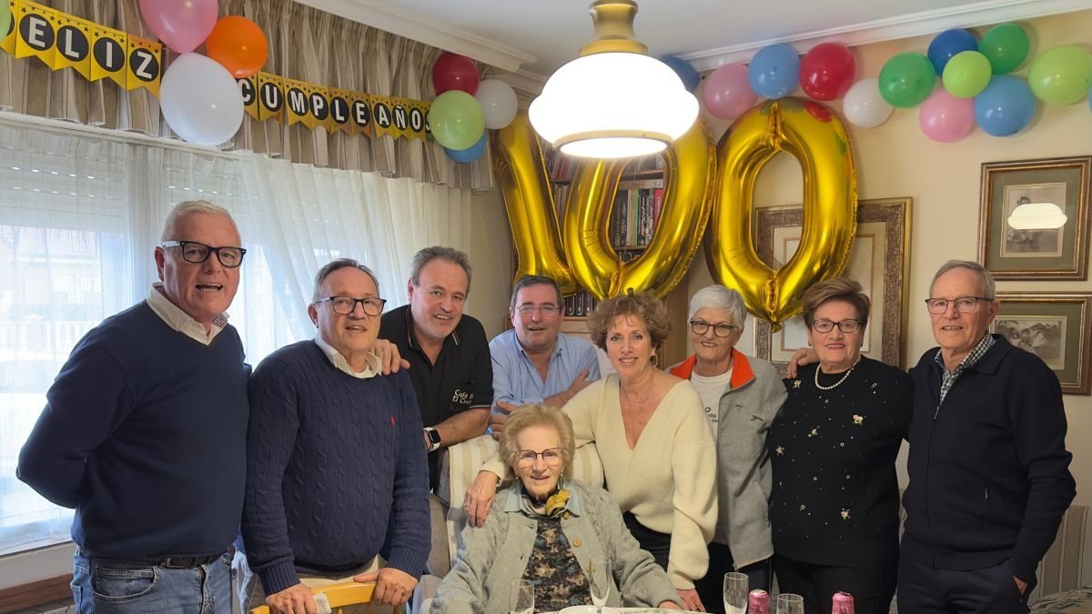 Celebración de cien cumpleaños de Conchita Pedrinaci.
