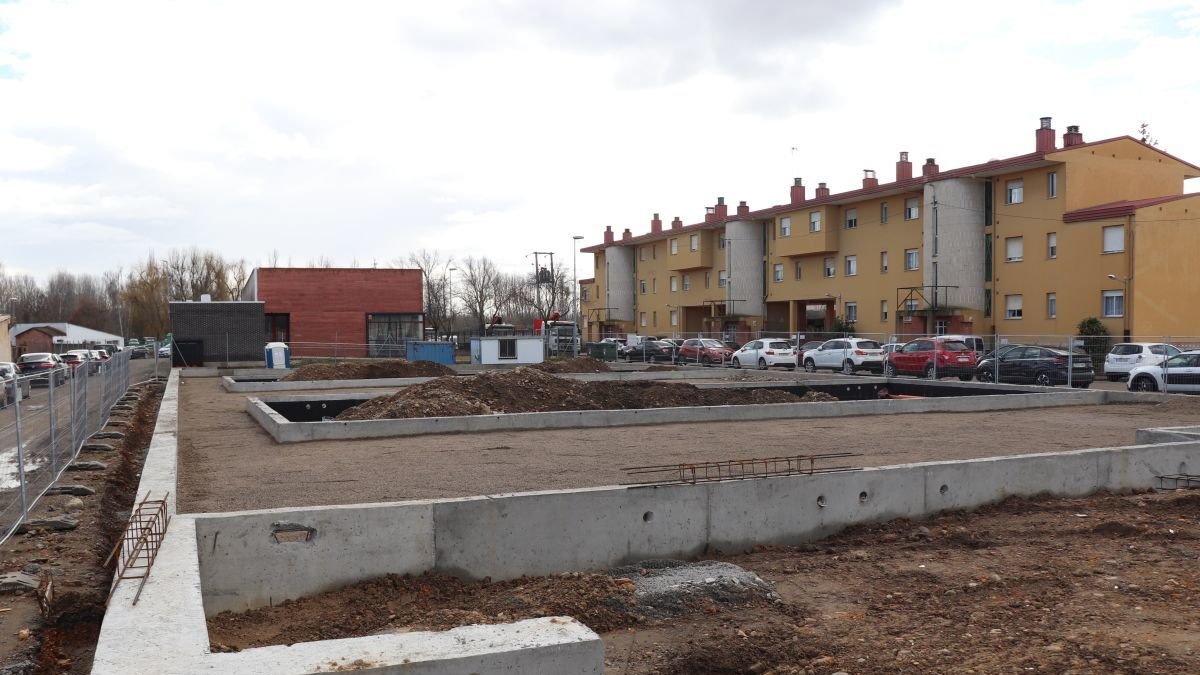 Se está ejecutando las obras de los cimientos de la residencia de Gradefes.