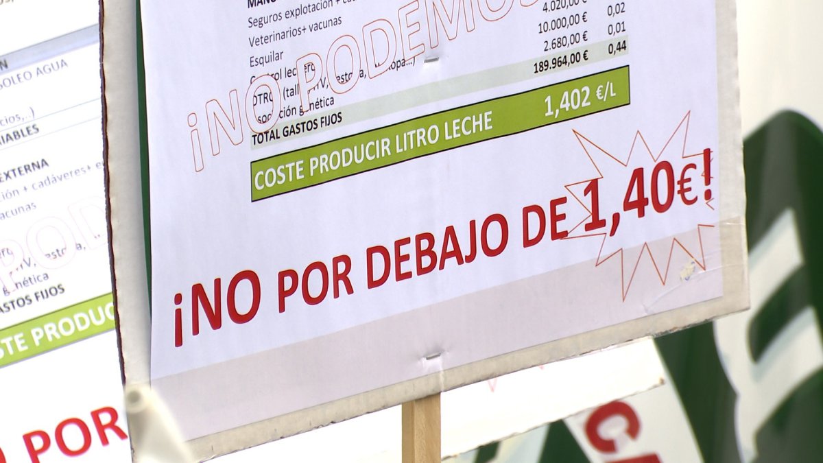Concentración este jueves de UCCL frente a la Consejería de Agricultura, Ganadería y Desarrollo Rural.