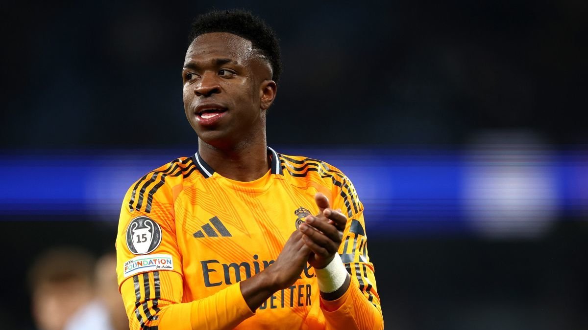 Vinicius se deja querer por Arabia al mismo tiempo que habla de renovar con el Madrid.