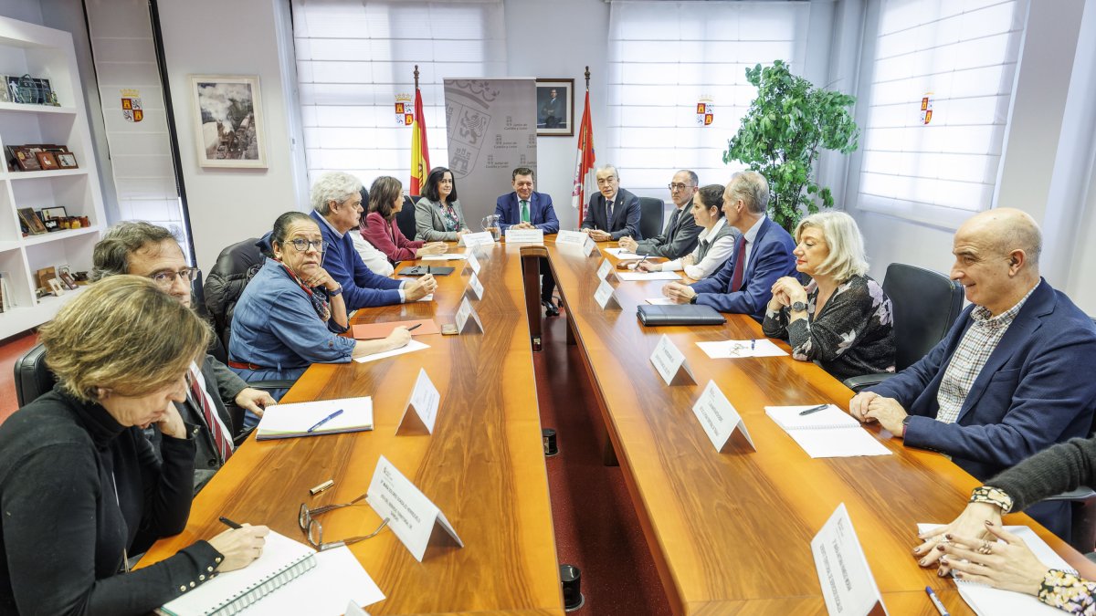 El consejero de la Presidencia, Luis Miguel González Gago, presenta el nuevo sistema de autoevaluación de la calidad de los servicios públicos prestados por delegaciones territoriales de la Junta.