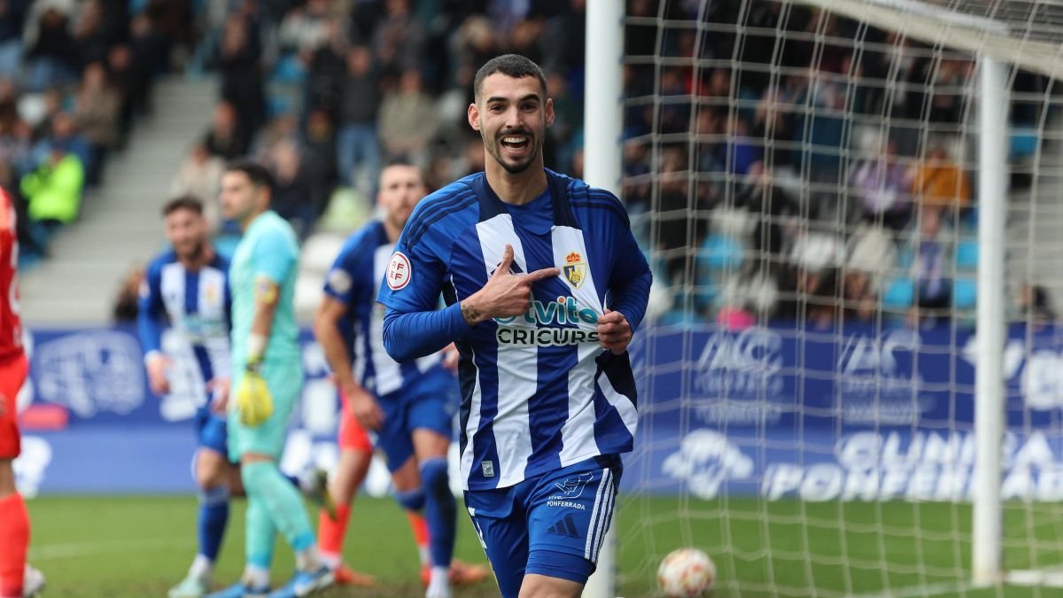 Lancho vuelve para afrontar el duelo de mañana tras cumplir un partido de sanción.