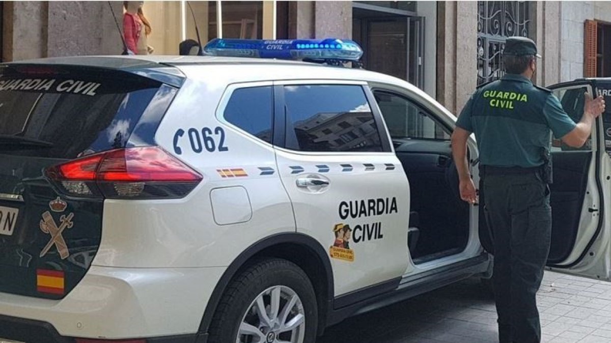 GUARDIA CIVIL - Archivo