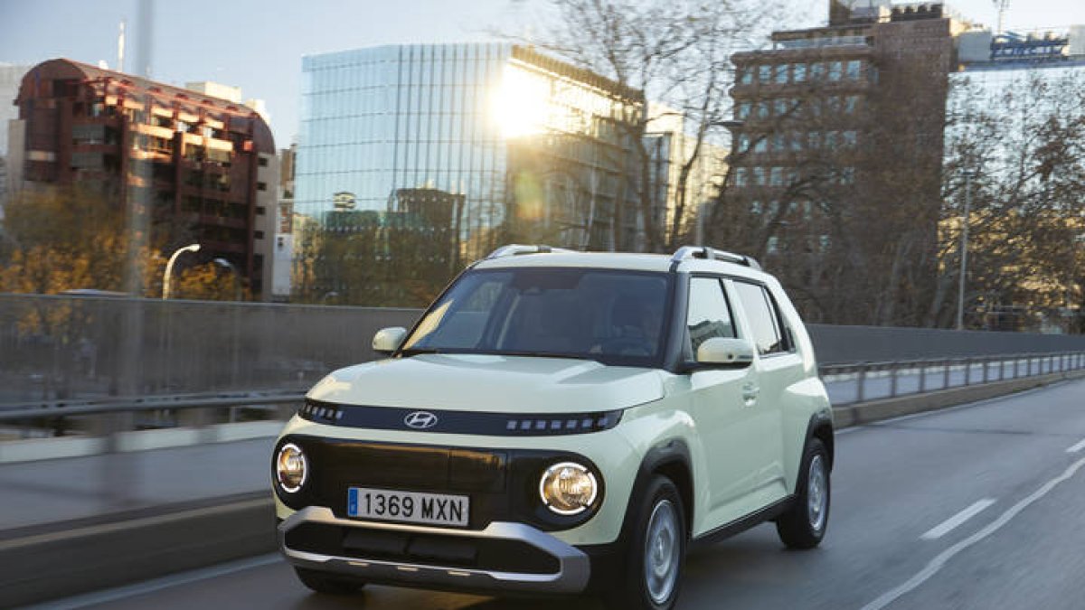 Característica de diseño: parrilla frontal negra, y faros LED delanteros como los pilotos traseros.