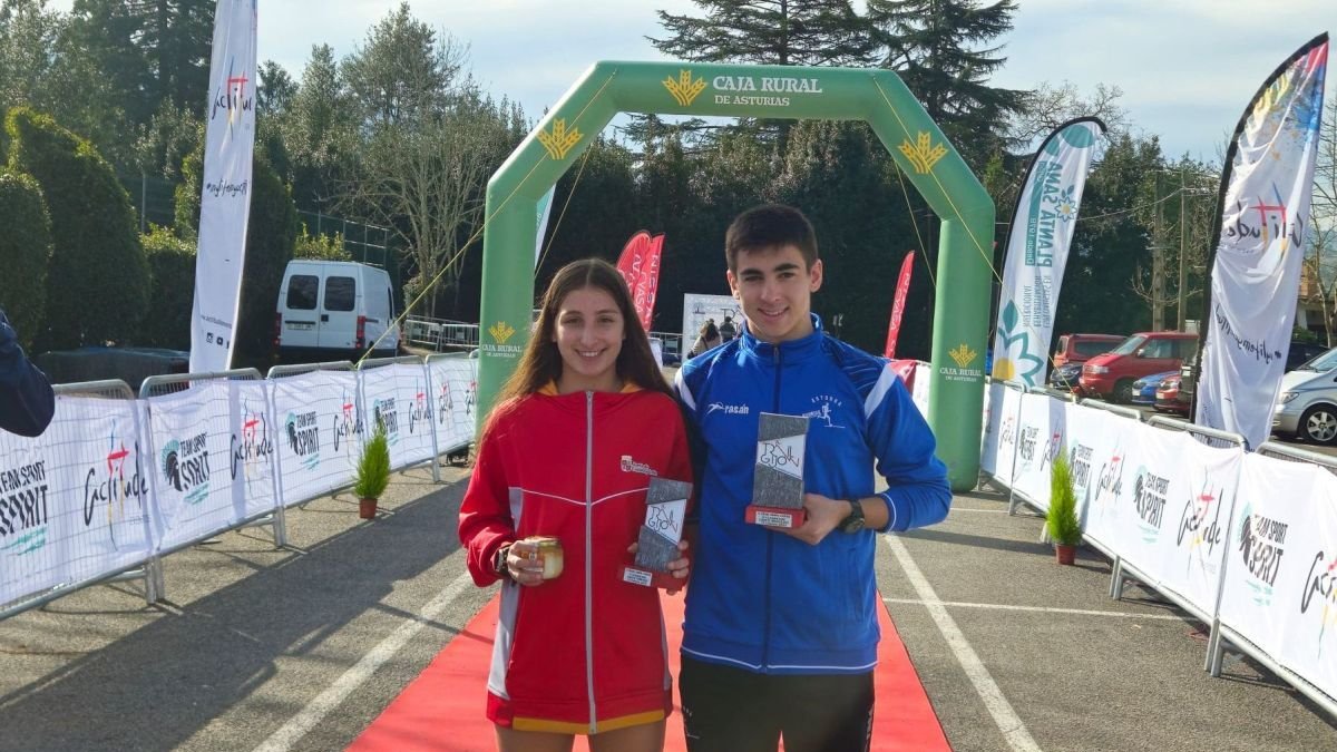 María Domínguez y Rubén Ferreira subieron al podio en el Trail de Gijón.