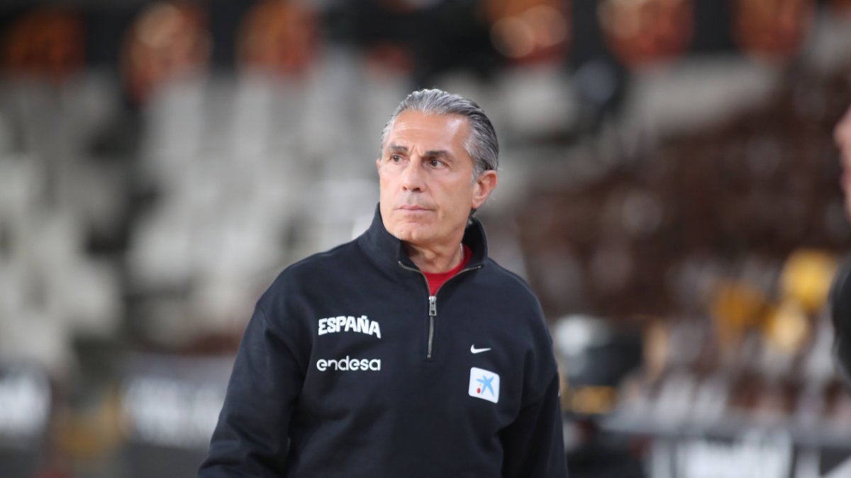 Scariolo, durante el entrenamiento de España en el Palacio de Deportes de León.