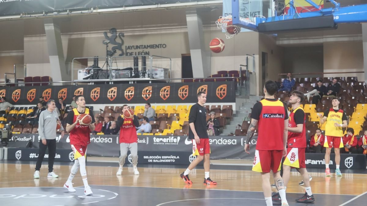 España juega hoy frente a Bélgica en el Palacio de Deportes de León.
