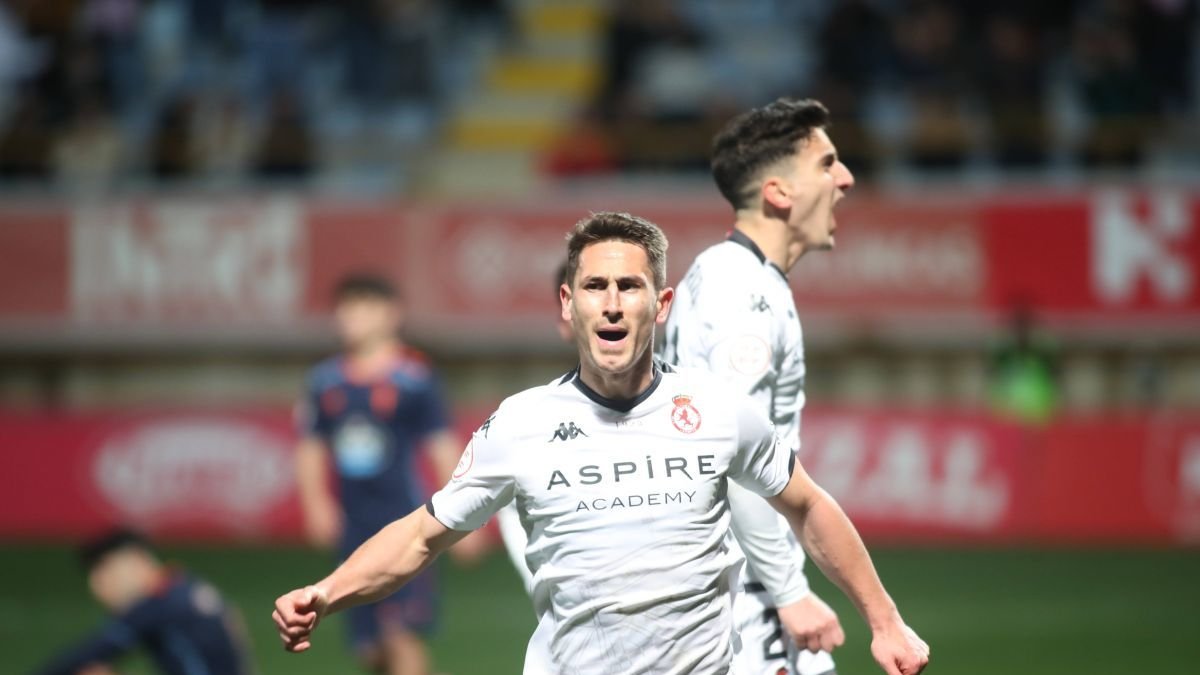 Manu Justo y Pibe celebran el gol que sentenció el partido ante el Celta Fortuna.