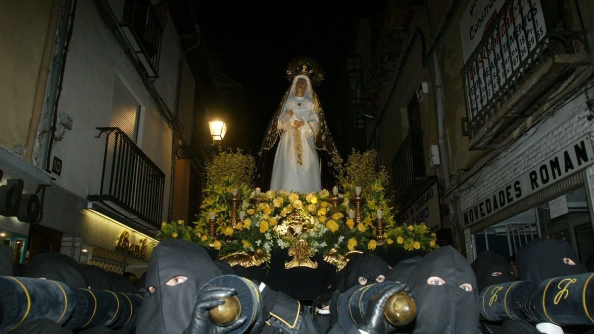 La Virgen de Las Lágrimas (Angustias) pasa por La Rúa.
