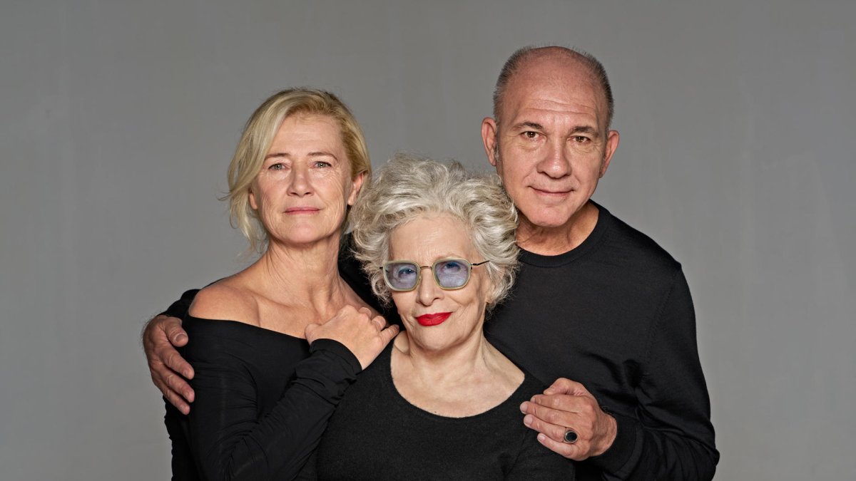 Los actores Ana Duato y Dario Grandinetti junto a la directora Magüi Mira en una imagen cedida por el Teatro Infanta Isabel. SOLO USO EDITORIAL