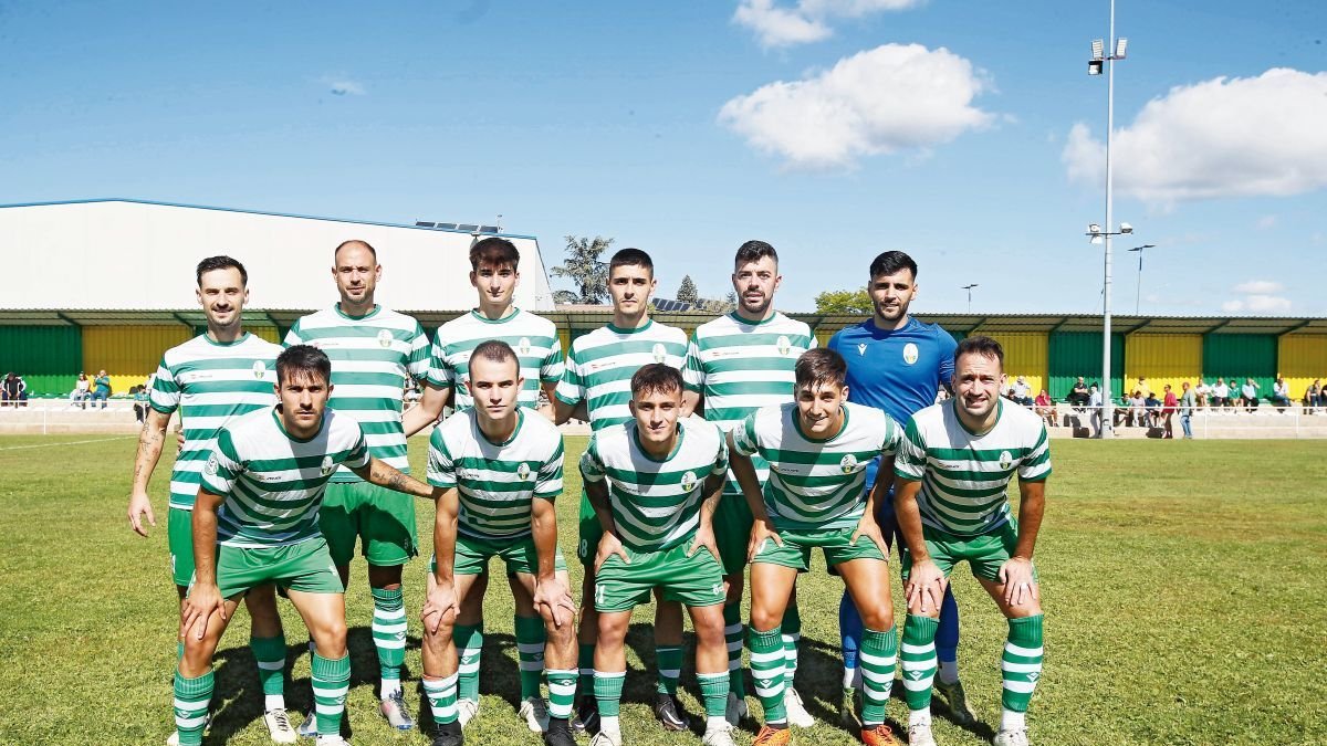 Dani Freile, de pie primero por la derecha en la foto, está realizando una gran temporada con La Virgen.