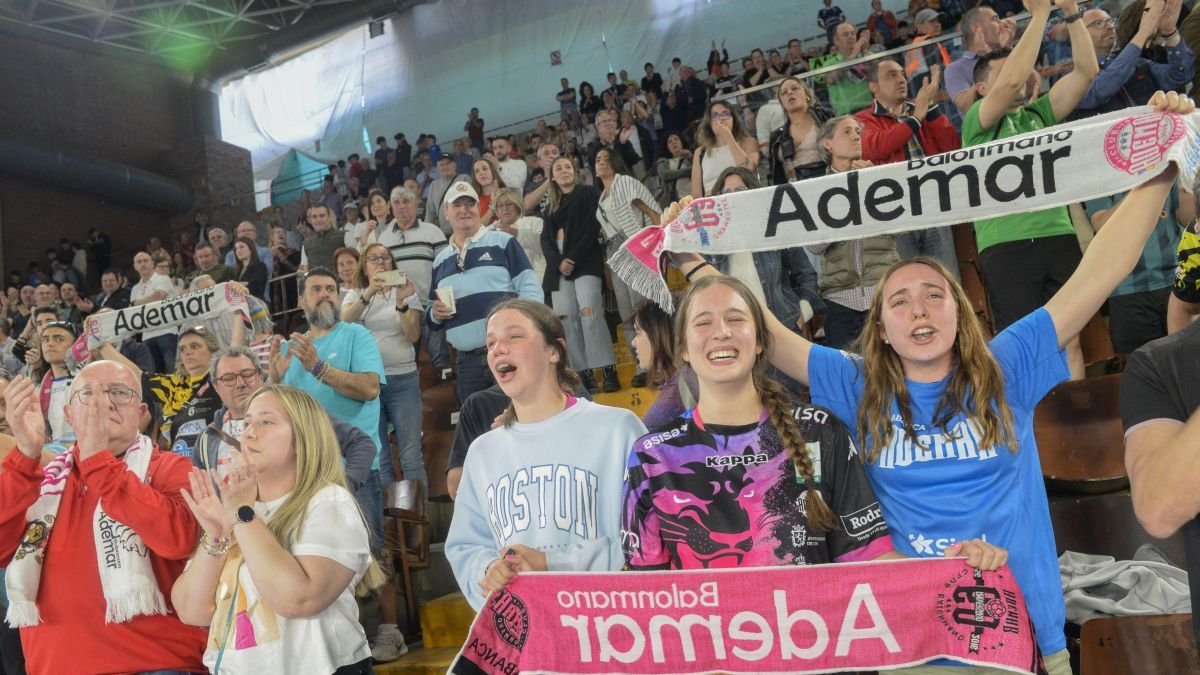 Los socios del Ademar, salvo los de honor, tendrán que pagar 10 euros extra por ver el partido ante Bidasoa.